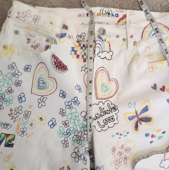 AE PRIDE low-rise Baggy Bermuda Stretch Shorts Dopamine Dressing Candy Rav - Picture 7 of 12